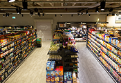 La nueva y revolucionaria StoreFlow para pasillos de compras de Philips es la primera luminaria para comercios minoristas con una carcasa fabricada con más del 68% de plásticos de base biológica