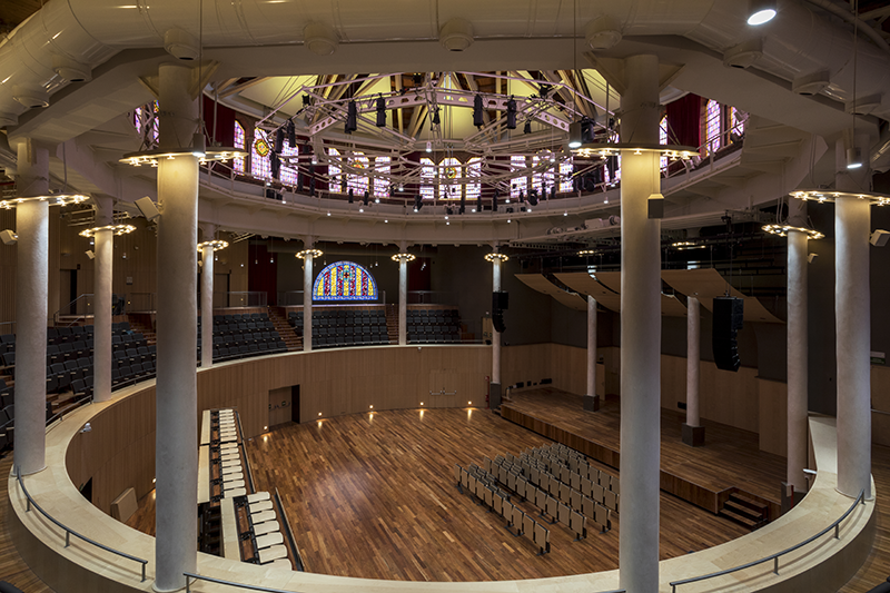 LEDS C4 ilumina el edificio del Paranimf de la Escola Industrial de Barcelona LEDS C4 ilumina el edificio del Paranimf de la Escola Industrial de Barcelona