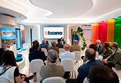 El pasado 3 de junio, BTicino reunió a un nutrido grupo de clientes, arquitectos e interioristas en la jornada que organizó en el Auditorio de Casa Decor 2021