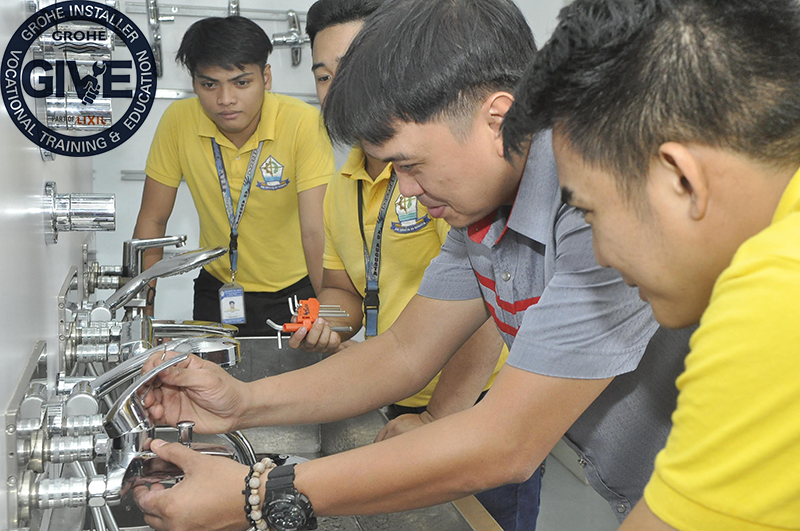 GROHE crea el programa GIVE: formación para un futuro mejor