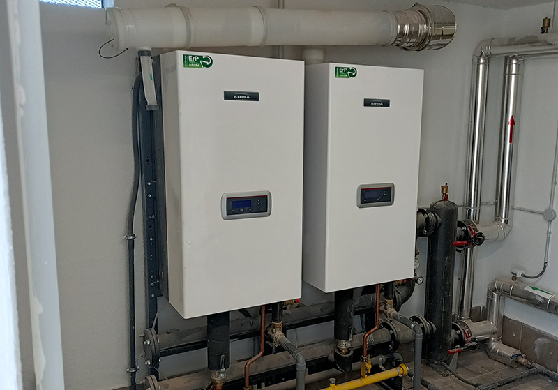 HITECSA caldera mural Condensa Pro de Adisa Heating en una residencia en Vallecas 