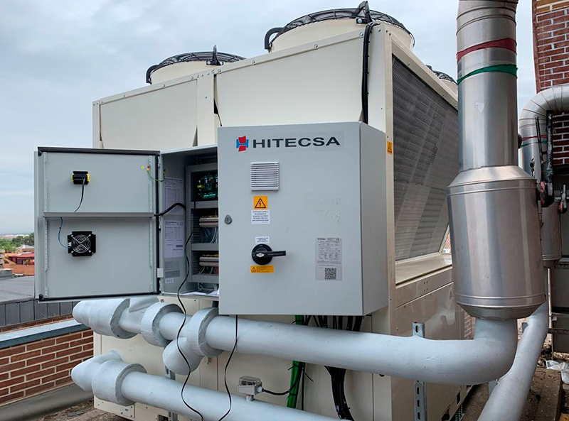 HITECSA, bombas de calor Kr3B en el Edificio Azata