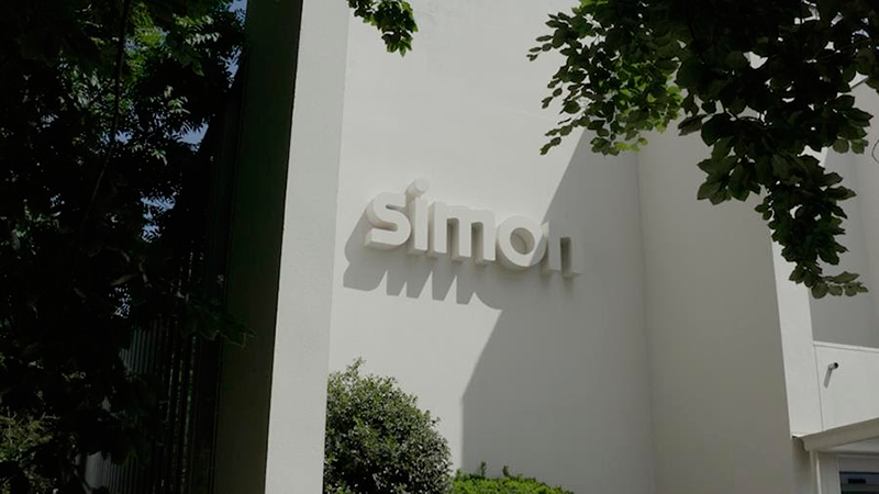 SIMON refuerza su músculo industrial invirtiendo 15M en los últimos avances tecnológicos para su fábrica de Olot 