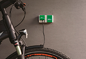 La nueva toma de corriente SCHUKO® 16 A / 250 V~ para e-bikes está disponible con marcos dobles y con cerradura de seguridad