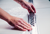 El nuevo canal de ducha ACO ShowerDrain S+ aúna un diseño elegante con un sistema de desagüe en los baños de alto rendimiento y funcionalidad