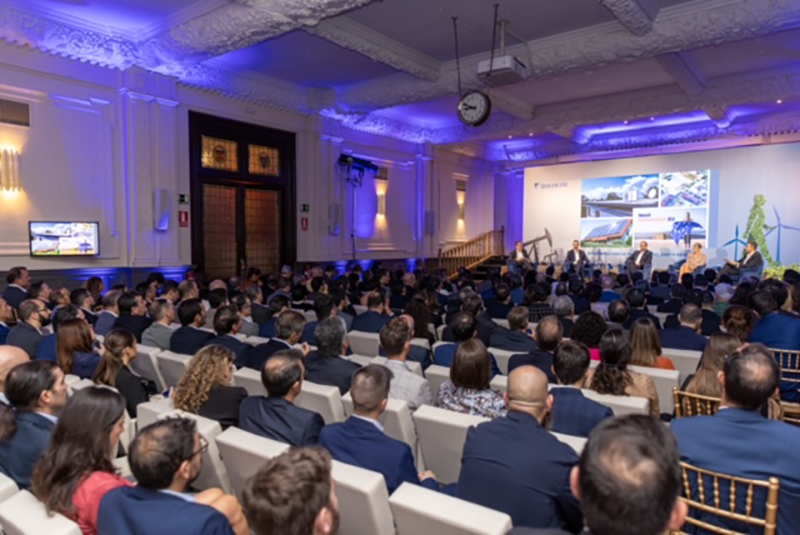 DAIKIN reúne a más de 200 profesionales en el Casino de Madrid con la reducción del gasto energético como temática principal DAIKIN reúne a más de 200 profesionales en el Casino de Madrid con la reducción del gasto energético como temática principal