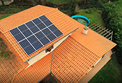 Las actuales ayudas e incentivos fiscales pueden llegar a suponer hasta un 80 % del coste de la instalación fotovoltaica en el sector doméstico, ayudando que la amortización sea menor a 3 años