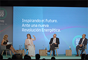 Con el título “Inspirando el futuro. Ante una nueva revolución energética”, la mesa redonda abordó las estrategias que se deben llevar a cabo en la lucha contra el cambio climático
