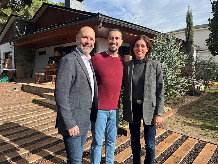 AC MARCA ADHESIVES ficha a Marron (“El Hormiguero”) AC MARCA ADHESIVES ficha a Marron (“El Hormiguero”)