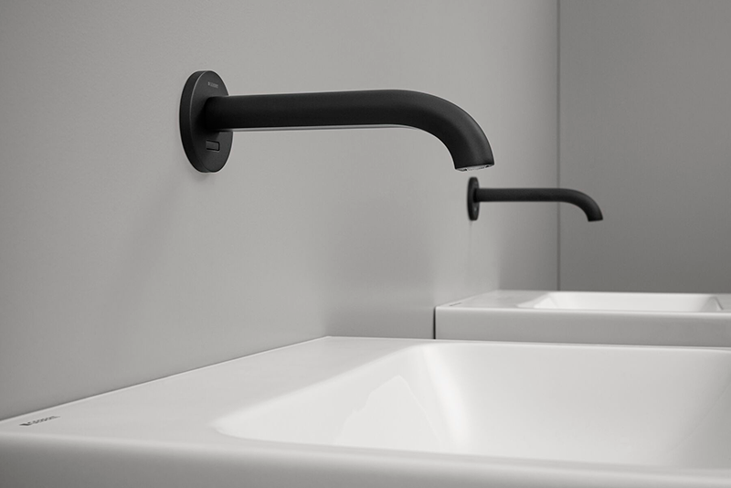 GEBERIT, la elegancia del negro mate está de moda, también en el baño