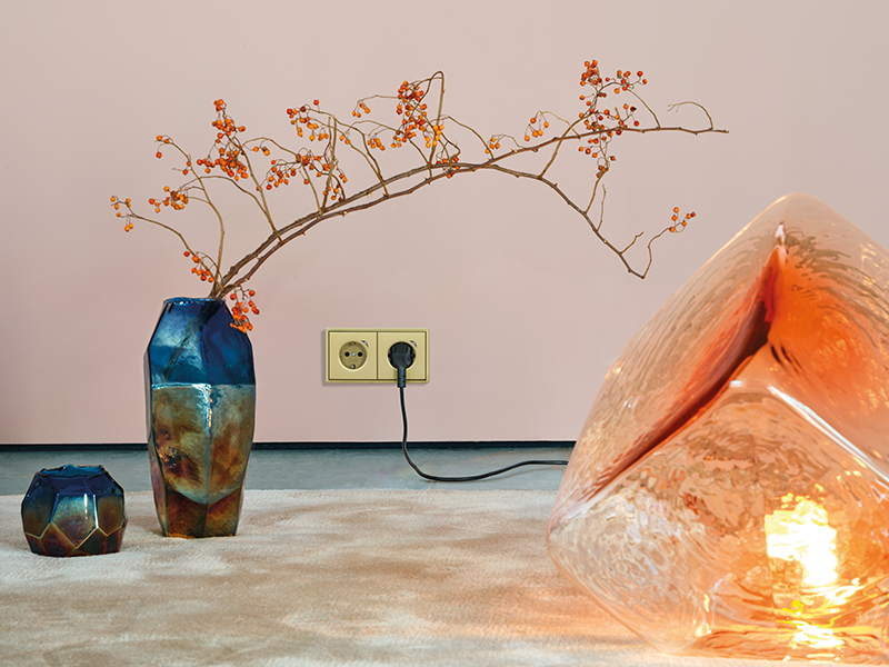 El nuevo sistema domótico del fabricante alemán se compone de enchufes, interruptores y pulsadores, termostatos, detectores de movimiento y presencia, además de la app, el verdadero corazón de JUNG HOME