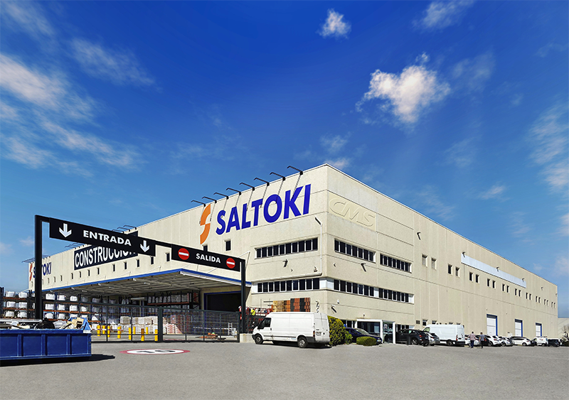 SALTOKI abre en Getafe un nuevo centro de materiales de construcciónSaltoki ha abierto las puertas de un nuevo centro de materiales de construcción en Getafe. Con unas dimensiones de más de 30.000 metros cuadrados de superficie entre zona de venta y 