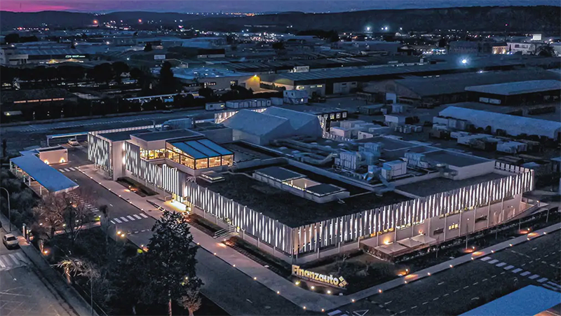 SIGNIFY ilumina la sede central de Finanzauto en Arganda del Rey