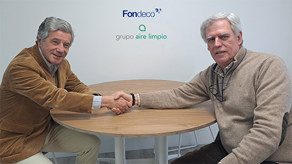 AIRELIMPIO Los directores generales de Grupo Aire Limpio y Fondeco tras la firma 1